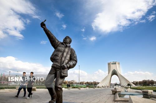 اینجا تهران است، این برج آزادی است