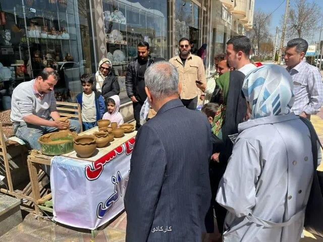 طرح کارگاه گردی و آشنائی گردشگران با هنر سفالگری در لالجین