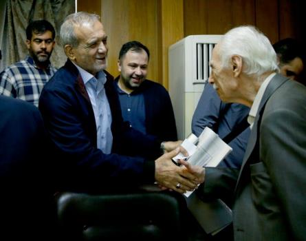 دولت پزشکیان، فرهنگ را در اولویت های اصلی قرار دهد