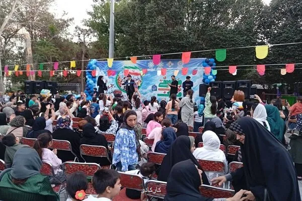 لبخند خردسالان در یکی از تاریخی ترین نقاط تهران