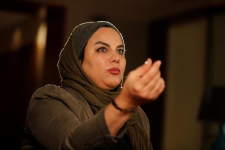 نظر نرگس آبیار درباره اكران آنلاین خروج حاتمی كیا